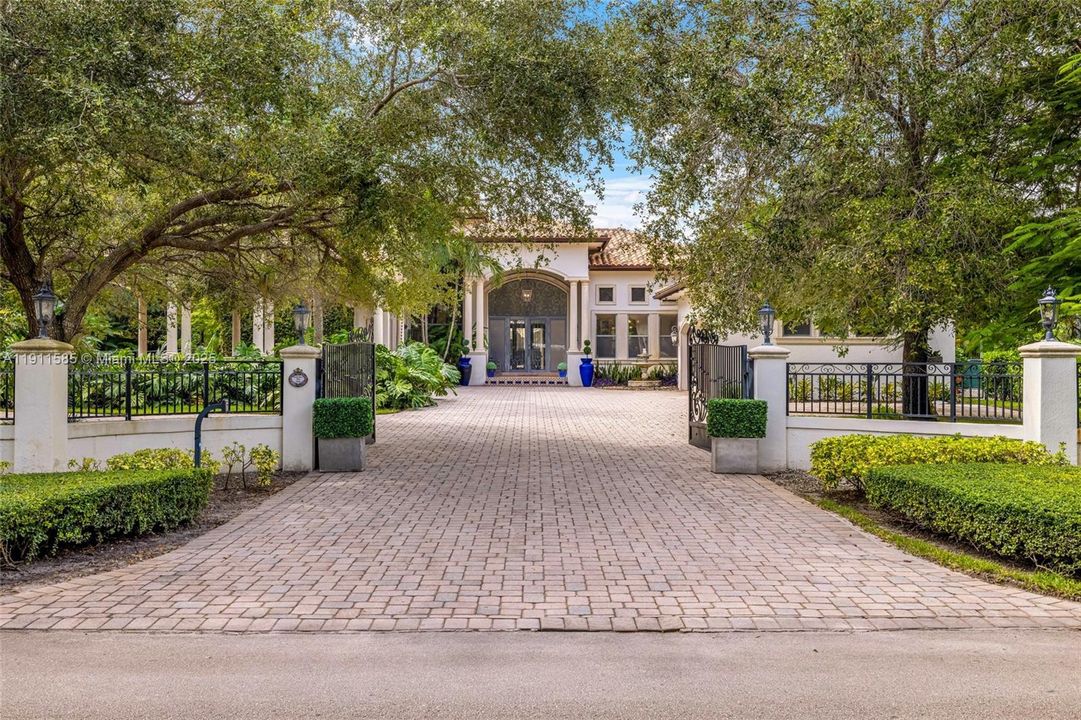 For Sale: $4,480,000 (6 beds, 7 baths, 5112 Square Feet)