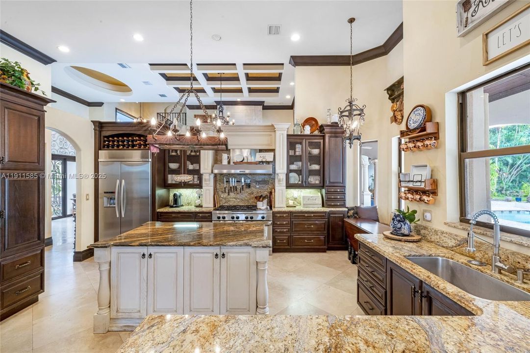 For Sale: $4,480,000 (6 beds, 7 baths, 5112 Square Feet)