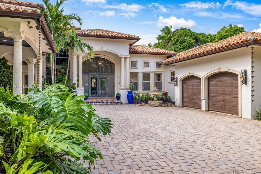 For Sale: $4,480,000 (6 beds, 7 baths, 5112 Square Feet)