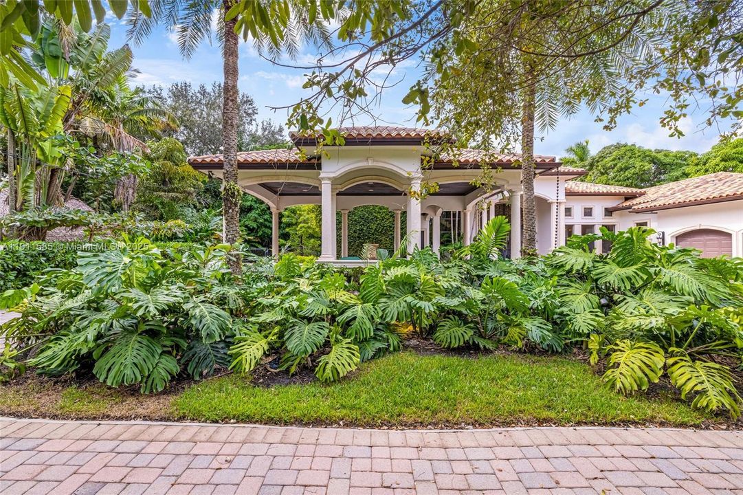 For Sale: $4,480,000 (6 beds, 7 baths, 5112 Square Feet)