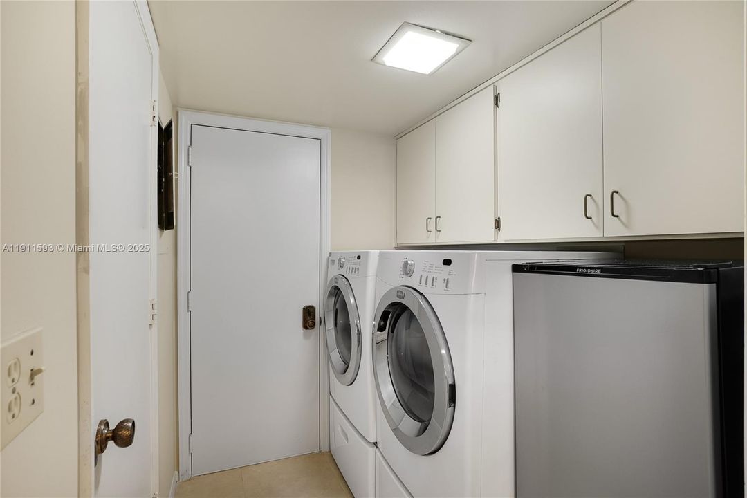 For Rent: $4,000 (2 beds, 2 baths, 1880 Square Feet)