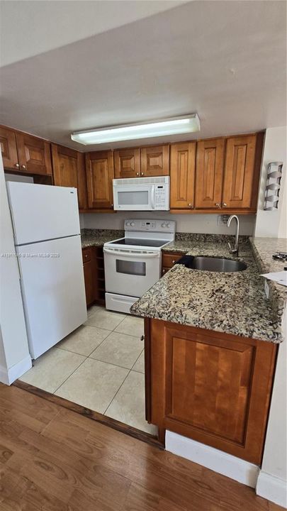 合同活跃: $1,850 (1 贝兹, 1 浴室, 676 平方英尺)