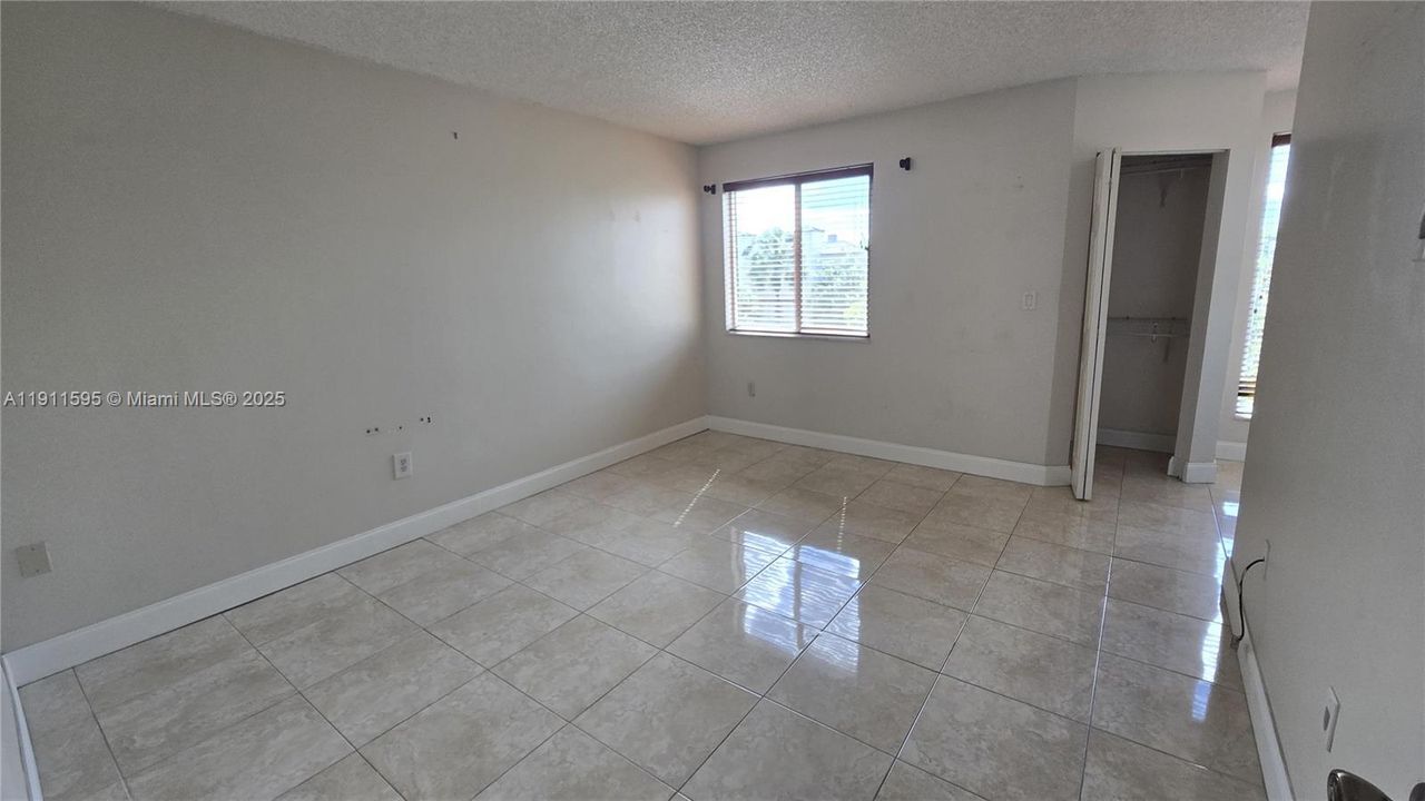 合同活跃: $1,850 (1 贝兹, 1 浴室, 676 平方英尺)