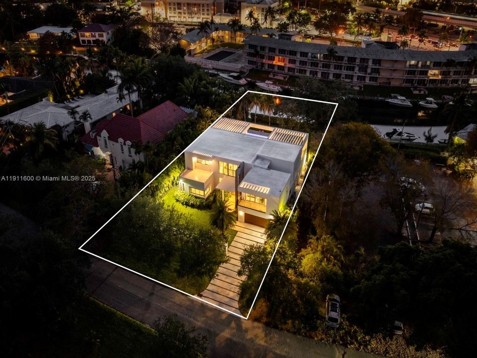 For Sale: $8,200,000 (6 beds, 7 baths, 5434 Square Feet)