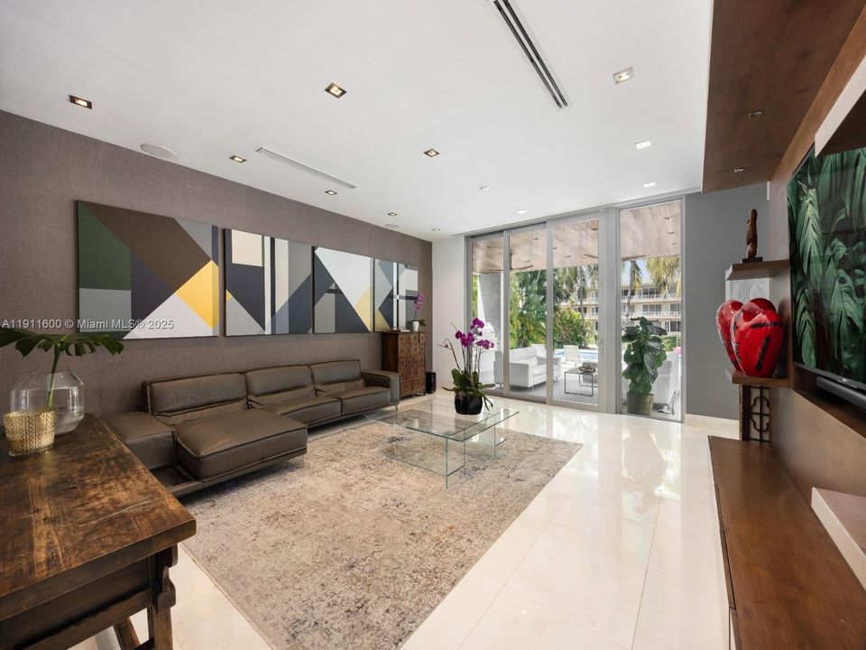 For Sale: $8,200,000 (6 beds, 7 baths, 5434 Square Feet)