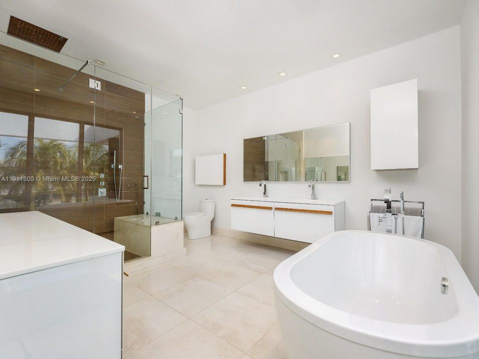 For Sale: $8,200,000 (6 beds, 7 baths, 5434 Square Feet)