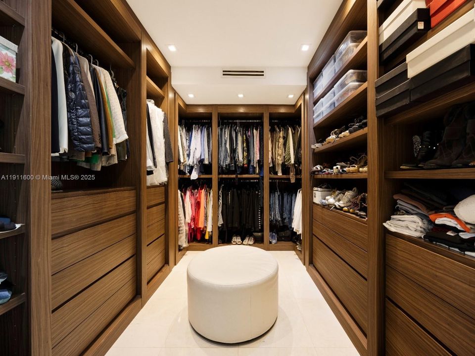 For Sale: $8,200,000 (6 beds, 7 baths, 5434 Square Feet)