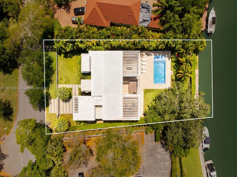 For Sale: $8,200,000 (6 beds, 7 baths, 5434 Square Feet)