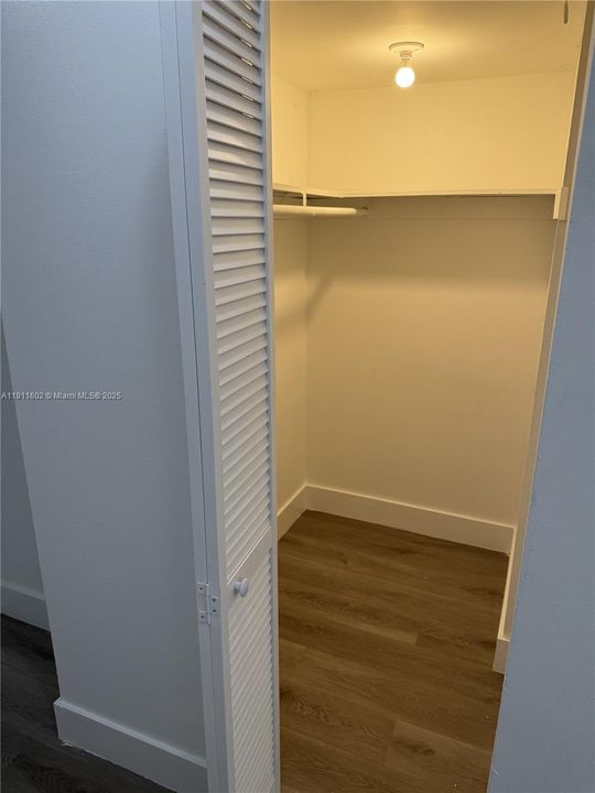 For Sale: $230,000 (2 beds, 2 baths, 894 Square Feet)