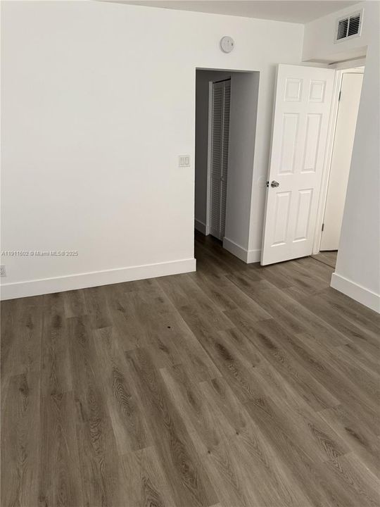 For Sale: $230,000 (2 beds, 2 baths, 894 Square Feet)