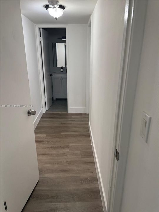 For Sale: $230,000 (2 beds, 2 baths, 894 Square Feet)