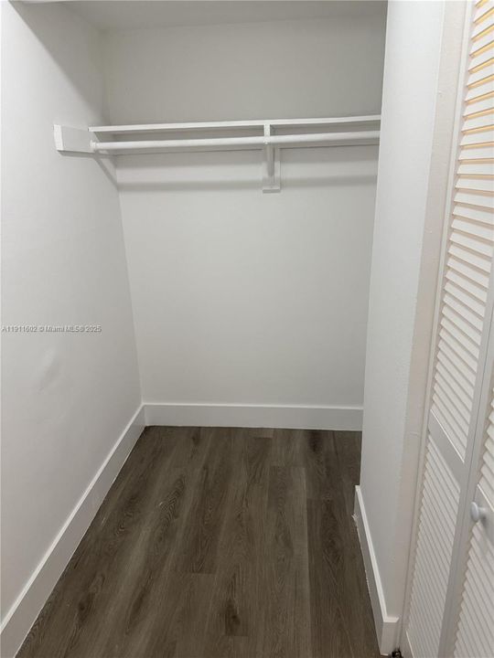 For Sale: $230,000 (2 beds, 2 baths, 894 Square Feet)