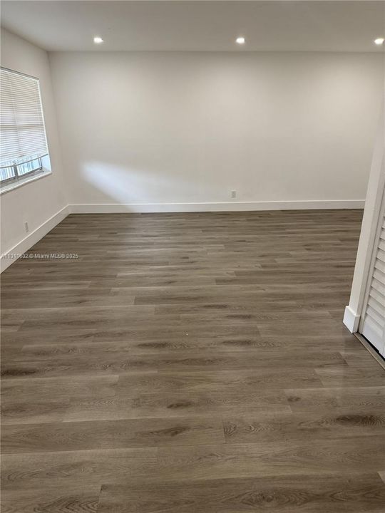 For Sale: $230,000 (2 beds, 2 baths, 894 Square Feet)