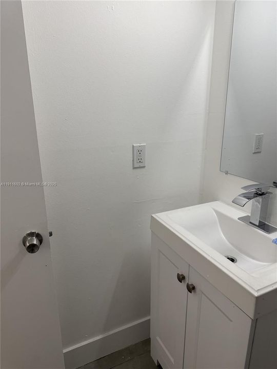 For Sale: $230,000 (2 beds, 2 baths, 894 Square Feet)