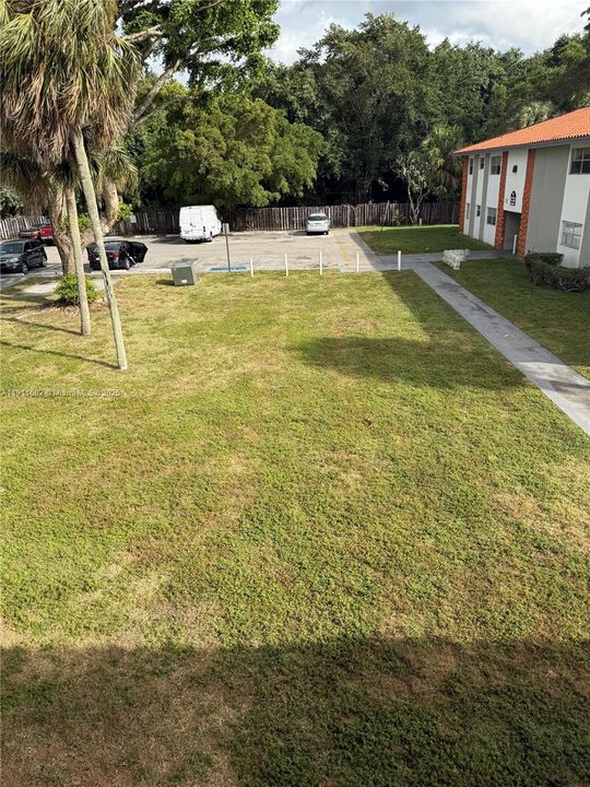 For Sale: $230,000 (2 beds, 2 baths, 894 Square Feet)