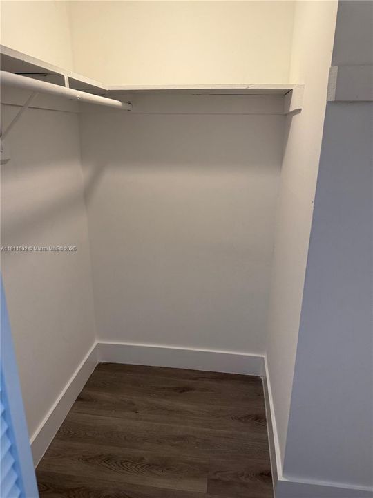 For Sale: $230,000 (2 beds, 2 baths, 894 Square Feet)