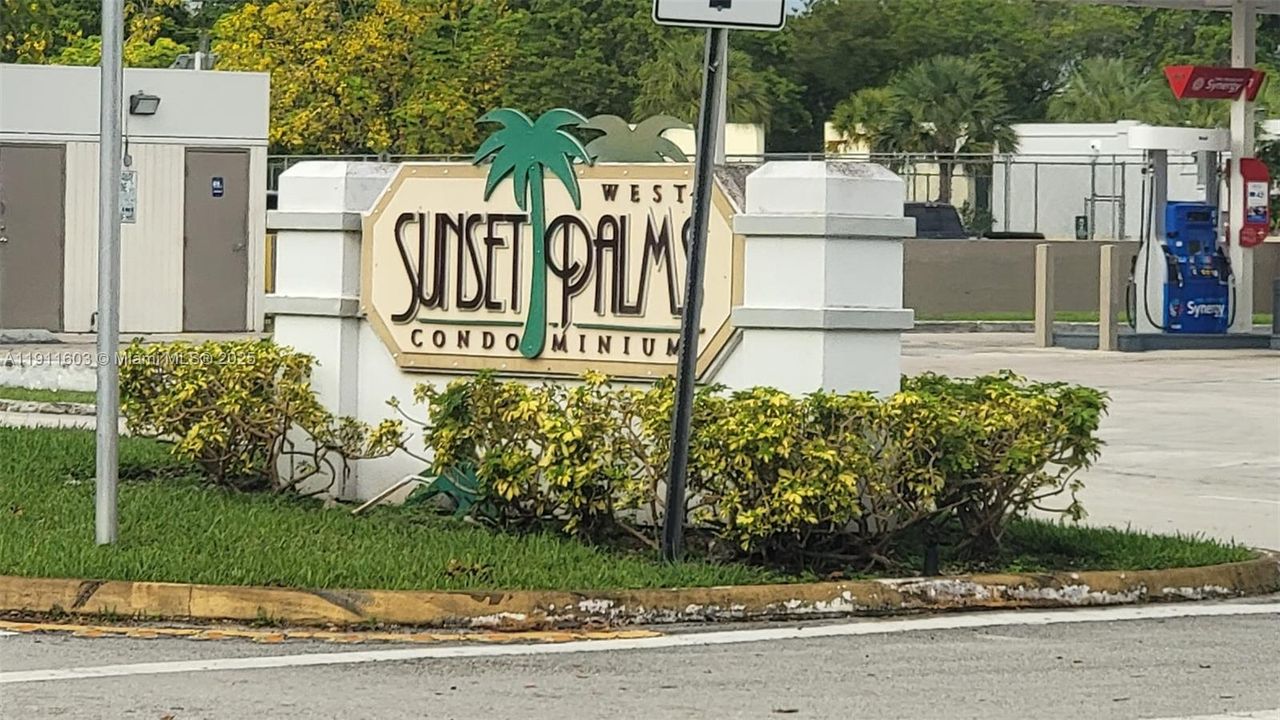 待售: $246,000 (2 贝兹, 2 浴室, 763 平方英尺)