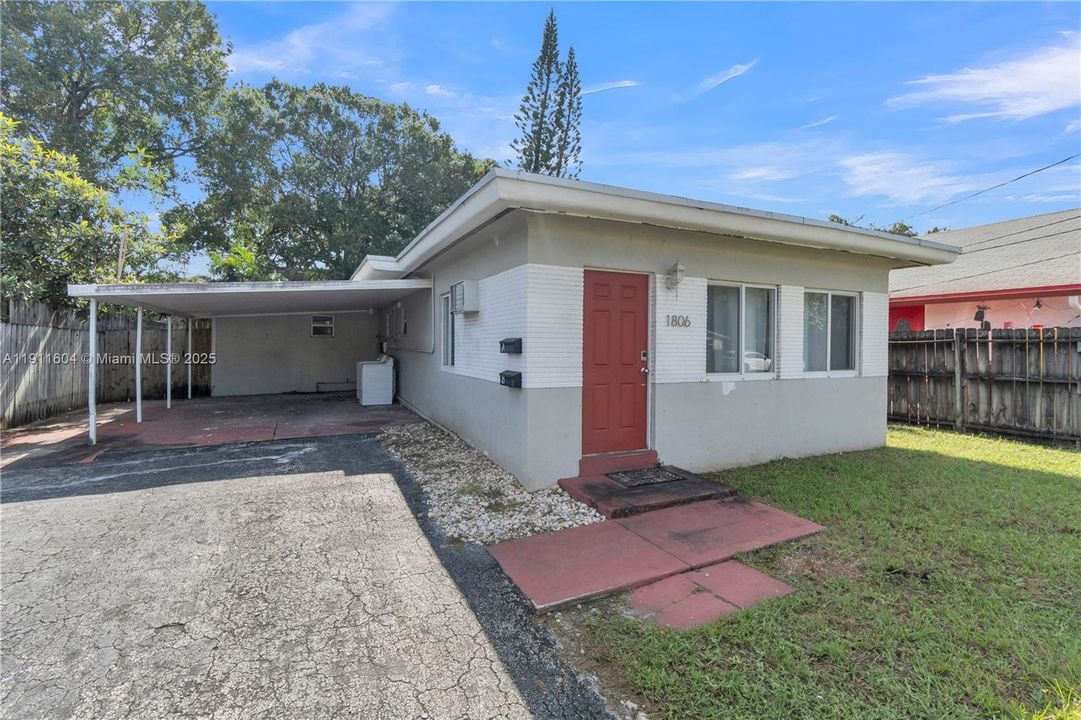 合同活跃: $405,000 (0 贝兹, 0 浴室, 1210 平方英尺)