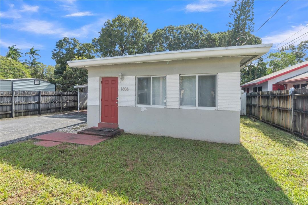 合同活跃: $405,000 (0 贝兹, 0 浴室, 1210 平方英尺)