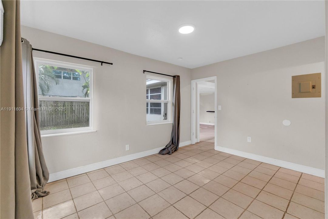 合同活跃: $405,000 (0 贝兹, 0 浴室, 1210 平方英尺)