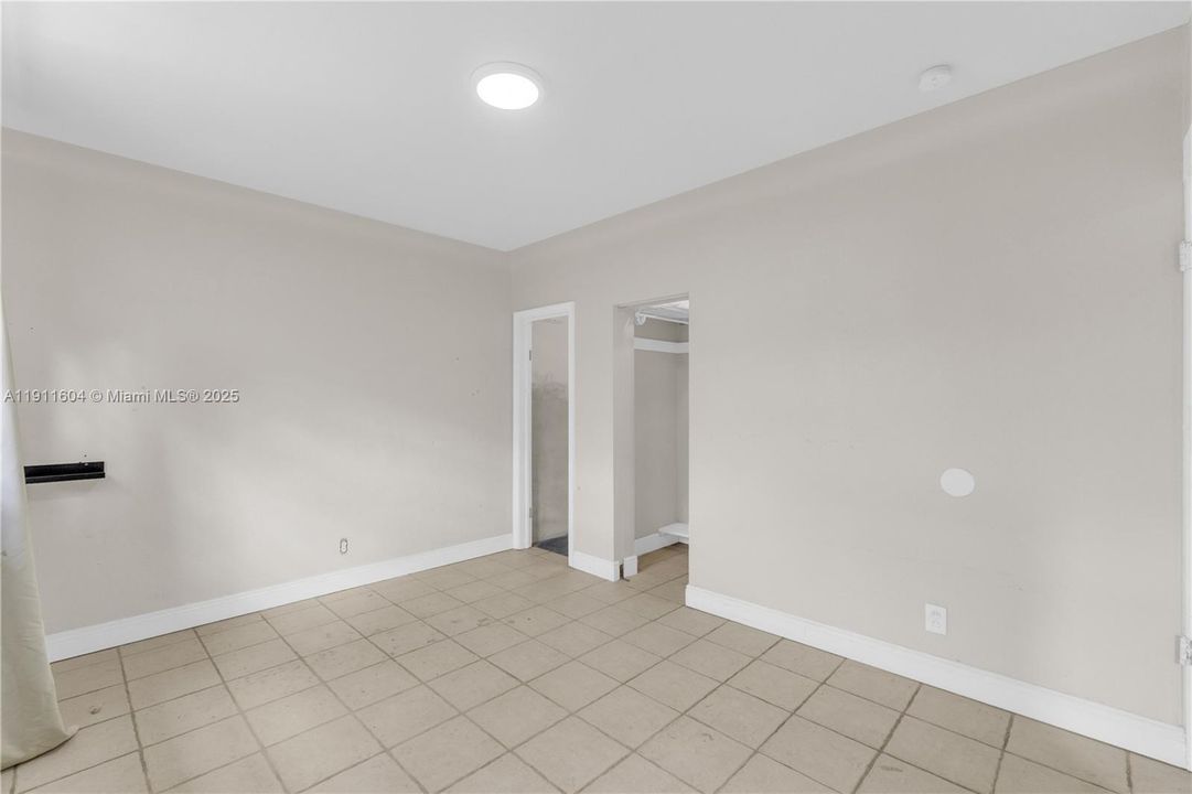 合同活跃: $405,000 (0 贝兹, 0 浴室, 1210 平方英尺)