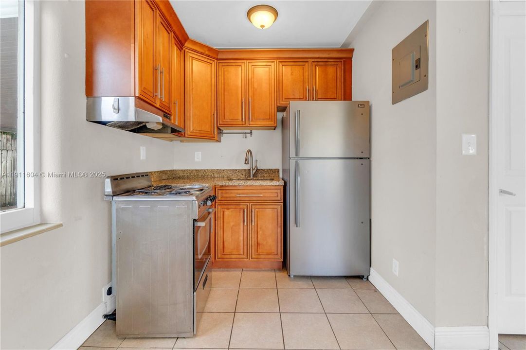 合同活跃: $405,000 (0 贝兹, 0 浴室, 1210 平方英尺)