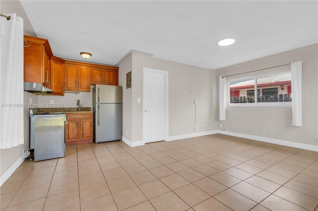 合同活跃: $405,000 (0 贝兹, 0 浴室, 1210 平方英尺)