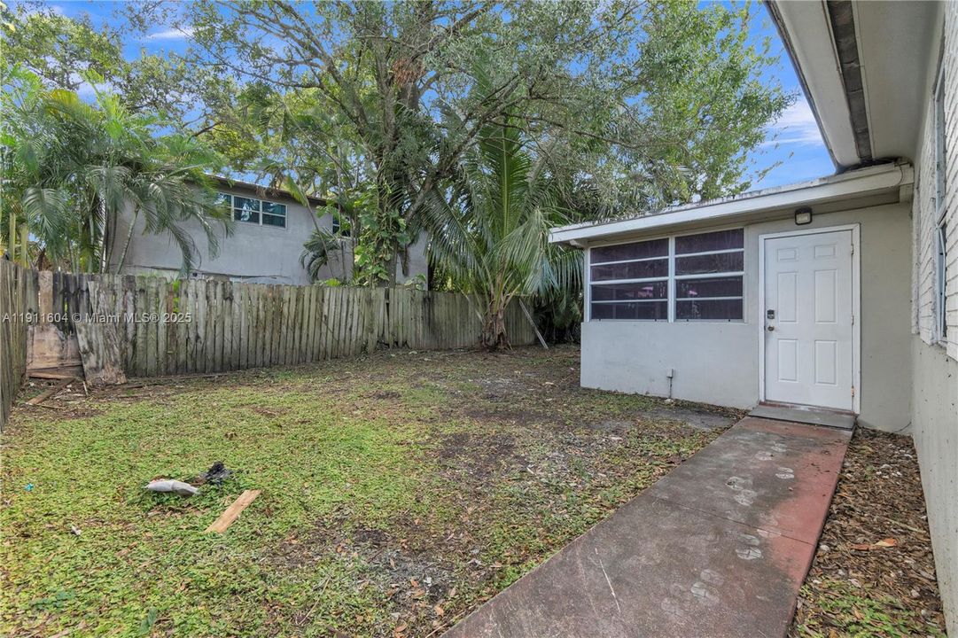 合同活跃: $405,000 (0 贝兹, 0 浴室, 1210 平方英尺)