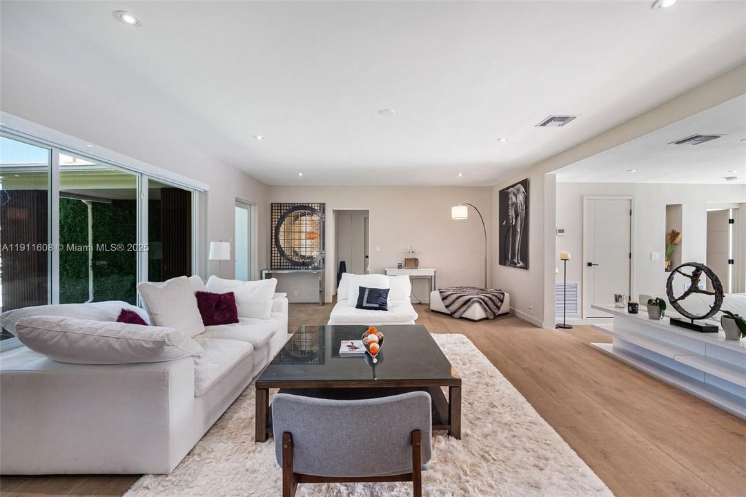 待售: $1,850,000 (3 贝兹, 3 浴室, 2400 平方英尺)