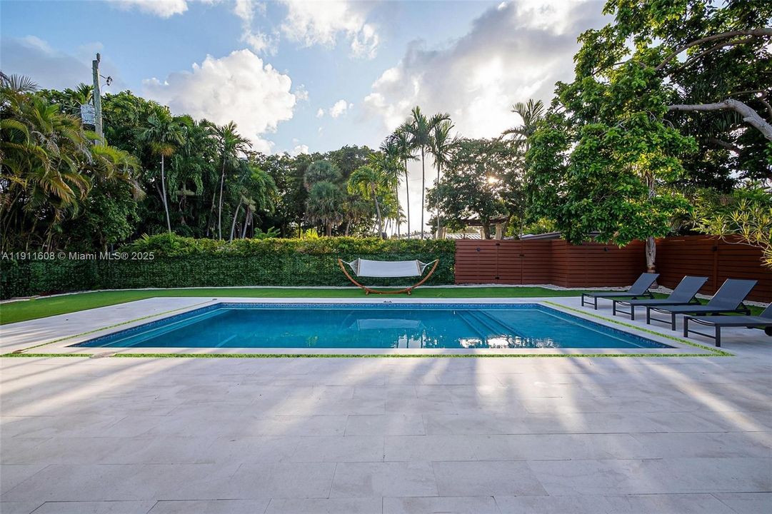 待售: $1,850,000 (3 贝兹, 3 浴室, 2400 平方英尺)