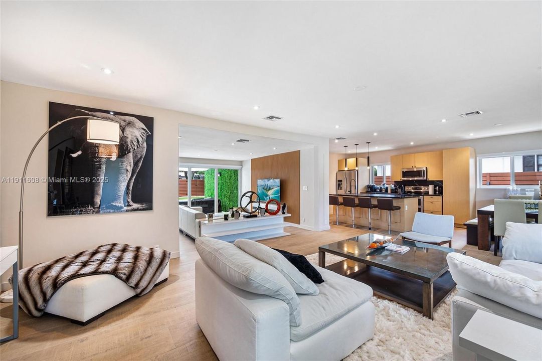 待售: $1,850,000 (3 贝兹, 3 浴室, 2400 平方英尺)