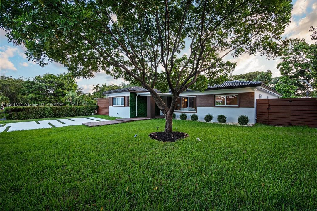 待售: $1,850,000 (3 贝兹, 3 浴室, 2400 平方英尺)