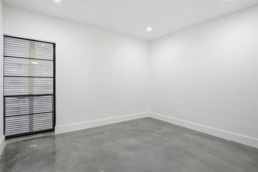 В аренду: $3,700 (3 спален, 2 ванн, 1275 Квадратных фут)