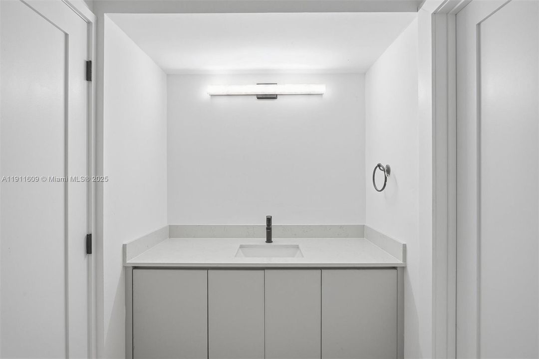 В аренду: $3,700 (3 спален, 2 ванн, 1275 Квадратных фут)