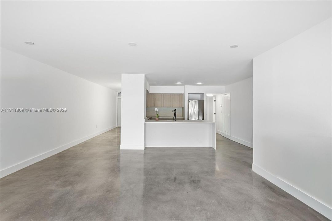 В аренду: $3,700 (3 спален, 2 ванн, 1275 Квадратных фут)