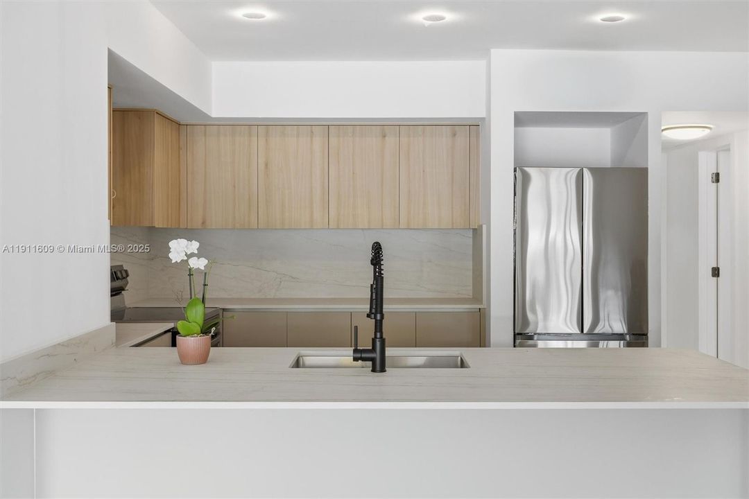 В аренду: $3,700 (3 спален, 2 ванн, 1275 Квадратных фут)