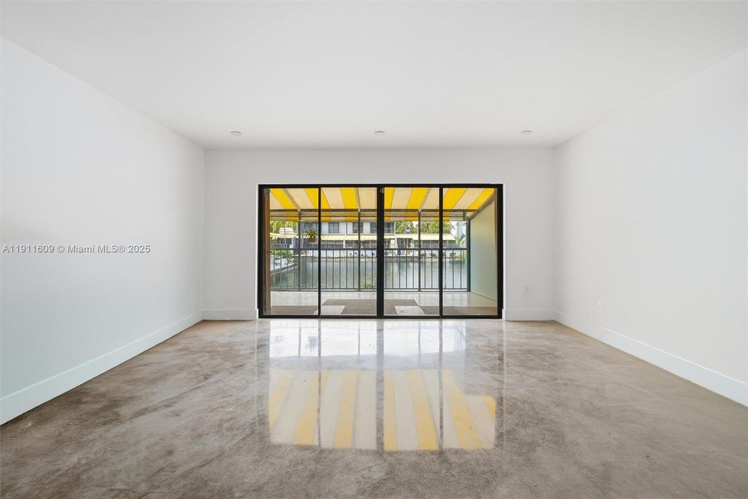 В аренду: $3,700 (3 спален, 2 ванн, 1275 Квадратных фут)