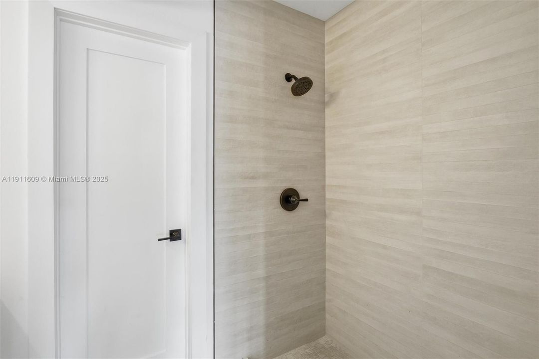 В аренду: $3,700 (3 спален, 2 ванн, 1275 Квадратных фут)