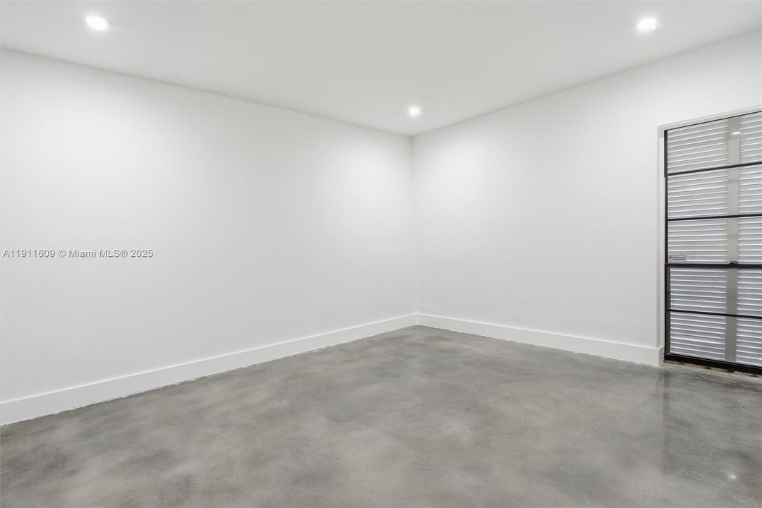 В аренду: $3,700 (3 спален, 2 ванн, 1275 Квадратных фут)