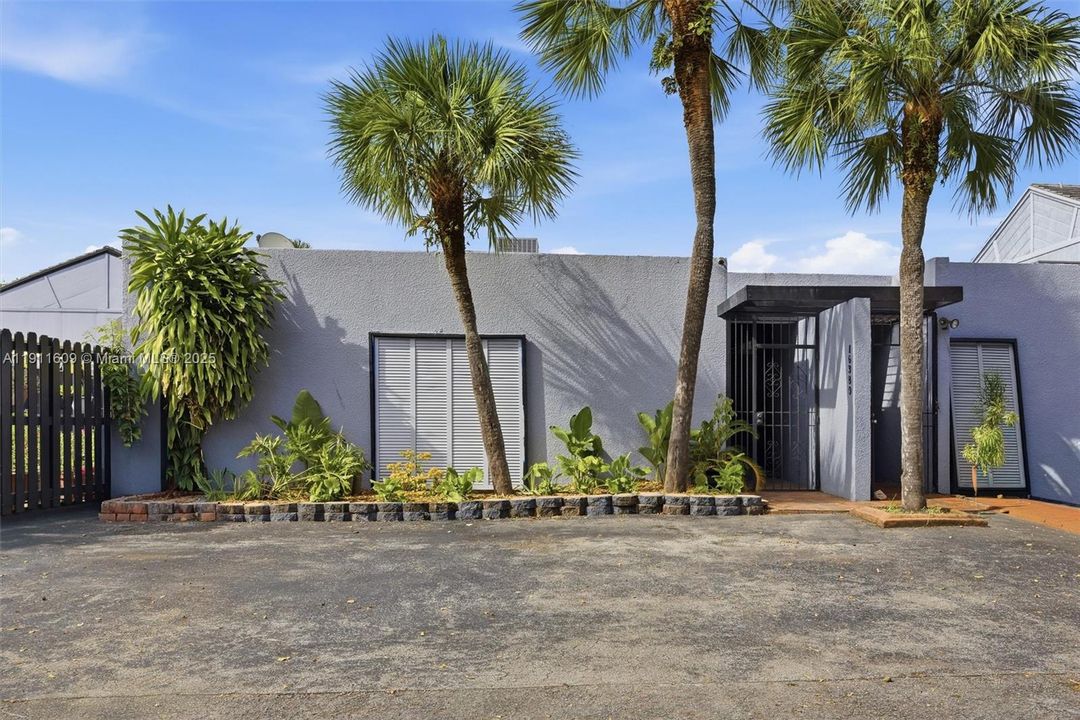 В аренду: $3,700 (3 спален, 2 ванн, 1275 Квадратных фут)