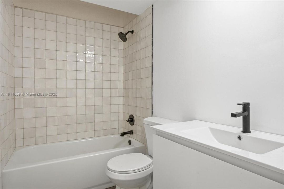 В аренду: $3,700 (3 спален, 2 ванн, 1275 Квадратных фут)