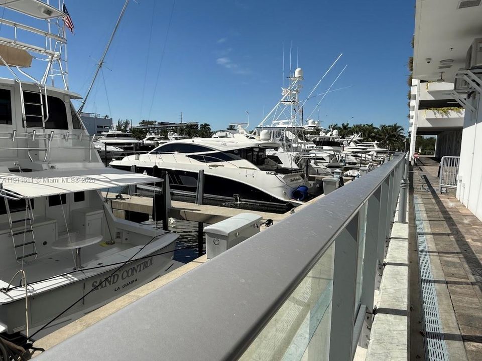 En Venta: $1,899,000 (3 camas, 3 baños, 2390 Pies cuadrados)