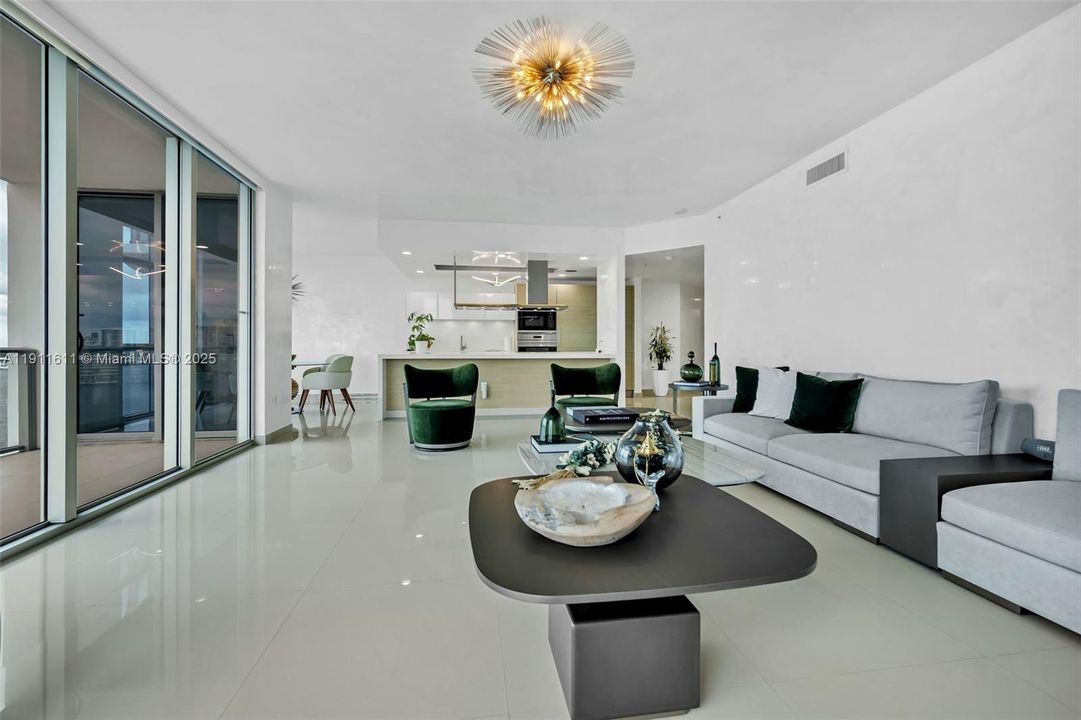 En Venta: $1,899,000 (3 camas, 3 baños, 2390 Pies cuadrados)