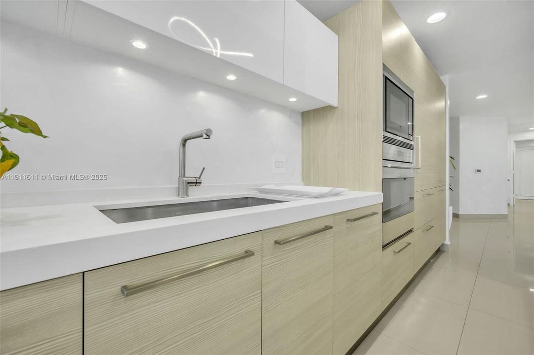 En Venta: $1,899,000 (3 camas, 3 baños, 2390 Pies cuadrados)