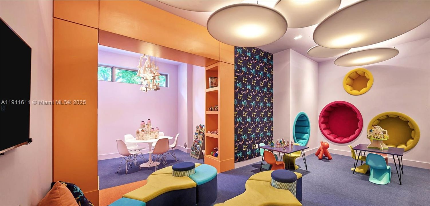 En Venta: $1,899,000 (3 camas, 3 baños, 2390 Pies cuadrados)