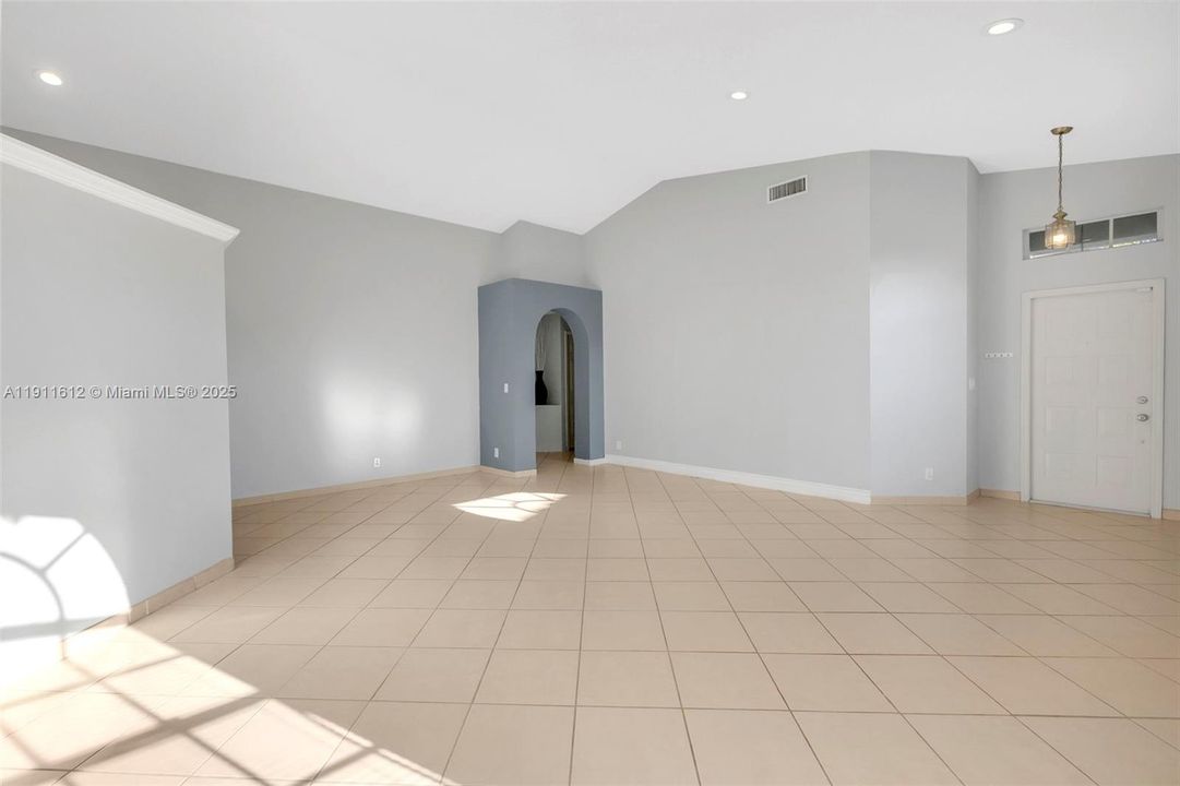 En Renta: $4,200 (3 camas, 2 baños, 1841 Pies cuadrados)