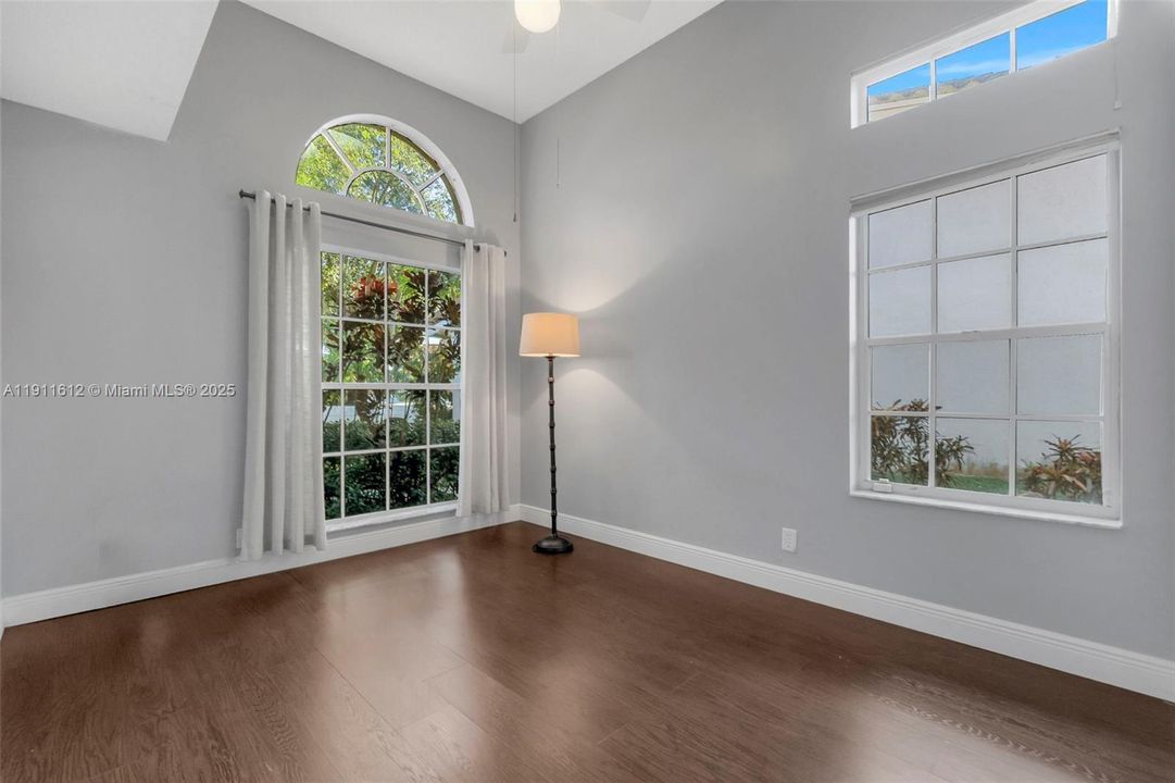 En Renta: $4,200 (3 camas, 2 baños, 1841 Pies cuadrados)