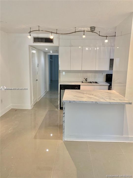 En Venta: $399,000 (1 camas, 1 baños, 810 Pies cuadrados)