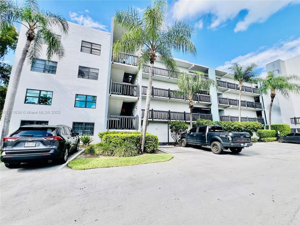 For Rent: $2,050 (2 beds, 2 baths, 1210 Square Feet)