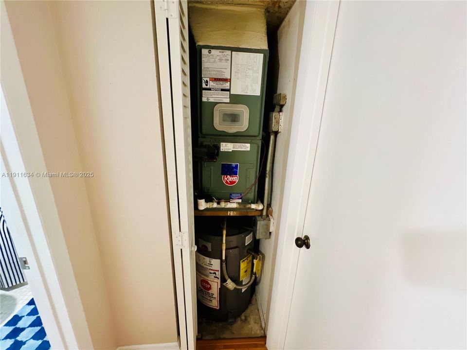 For Rent: $2,050 (2 beds, 2 baths, 1210 Square Feet)